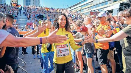 Tolle Atmosphäre. Die Sportler wie hier Malaika Mihambo waren begeistert von der Stimmung im Mini-Stadion am Breitscheidplatz. 