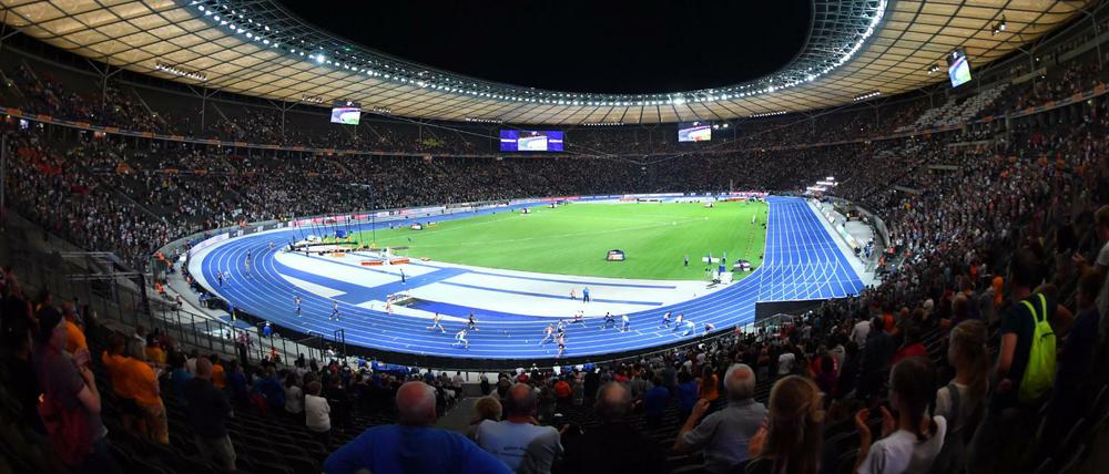 Der Ausklang: Das Olympiastadion während des letzten Wettbewerbs, der Sprintstaffel der Männer.