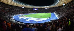 Der Ausklang: Das Olympiastadion während des letzten Wettbewerbs, der Sprintstaffel der Männer. 