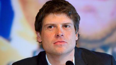 Jan Ullrich im Jahr 2007 bei einer Pressekonferenz in Hamburg, auf der er seinen Rücktritt bekanntgab.