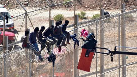 Plötzlich gilt Spaniens Politik als Vorbild - obwohl sich am Prinzip scharfer Grenzsicherung nichts geändert hat, hier in der afrikanischen Enklave Ceuta.