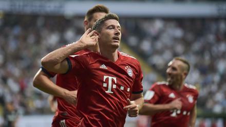 Robert Lewandowski bejubelt eines seiner drei Tore.