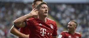 Robert Lewandowski bejubelt eines seiner drei Tore.