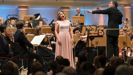 Glutvoll. Die Sopranistin Ann-Helen Moe mit dem Orchester aus Norwegen