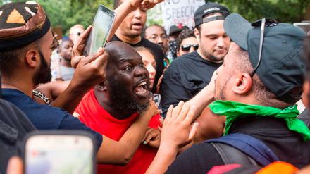 Demonstranten und Gegendemonstranten am Sonntag in Washington D.C.