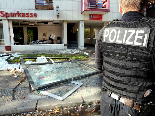 Berüchtigt. Die Polizei hat auch im Fall des Einbruchs in eine Mariendorfer Sparkasse 2014 gegen Angehörige der Familie R. ermittelt.
