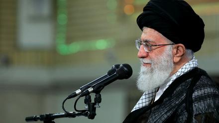 Dieses vom Büro des Iranischen Führers zur Verfügung gestellte Bild zeigt Ajatollah Ali Chamenei, der Oberste Führer des Iran.