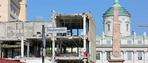 Im Abriss begriffen. Der letzte Rest der ehemaligen Fachhochschule am Alten Markt in Potsdam.