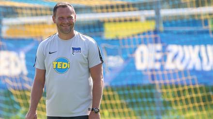 Gute Laune bei Herthas Trainer Pal Dardai. 