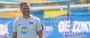 Gute Laune bei Herthas Trainer Pal Dardai. 