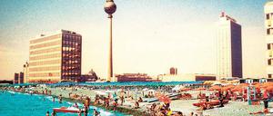 Vorne der Strand und hinten die Stadt: Eins von Gaia Marturanos Motiven.