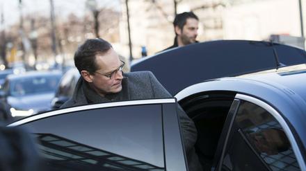 Michael Müller steht wegen seines Dienstwagens in der Kritik.