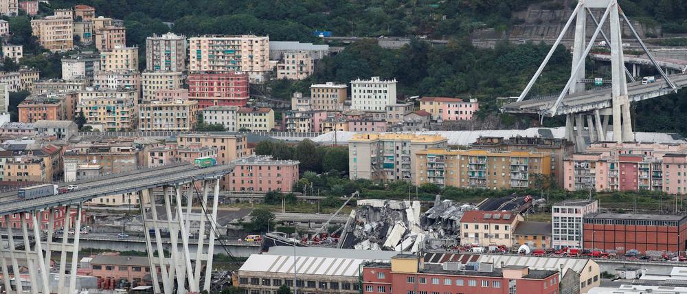 Die vierspurige Morandi-Brücke war auf einer Länge von 200 Metern eingestürzt.