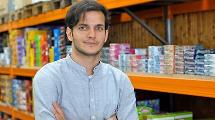 Alles auf Zucker. Ali Lacin vor seinem süßen Sortiment.