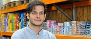 Alles auf Zucker. Ali Lacin vor seinem süßen Sortiment.