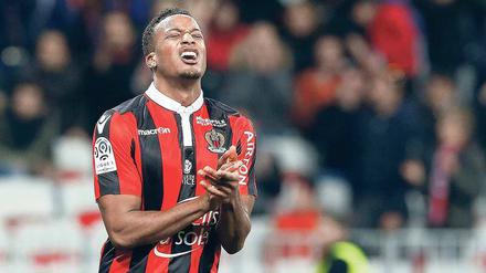 Kein Grund zum Ärgern. Alassane Plea kam für 23 Millionen Euro von Nizza nach Mönchengladbach. 