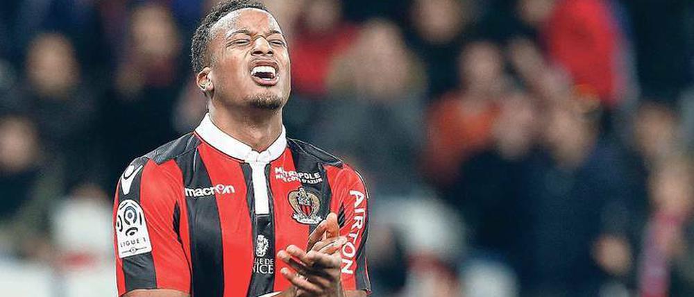 Kein Grund zum Ärgern. Alassane Plea kam für 23 Millionen Euro von Nizza nach Mönchengladbach.