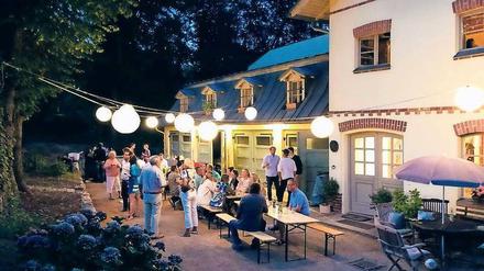 Gutbürgerlich. Der Polterabend vor Ankunft der Hundertschaft. 