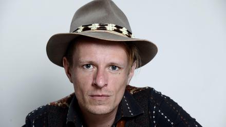 Alexander Scheer schmiss nach der elften Klasse die Schule. Disziplin habe er am Theater gelernt, sagt der Schauspieler.