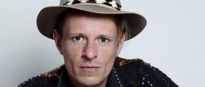 Alexander Scheer schmiss nach der elften Klasse die Schule. Disziplin habe er am Theater gelernt, sagt der Schauspieler.