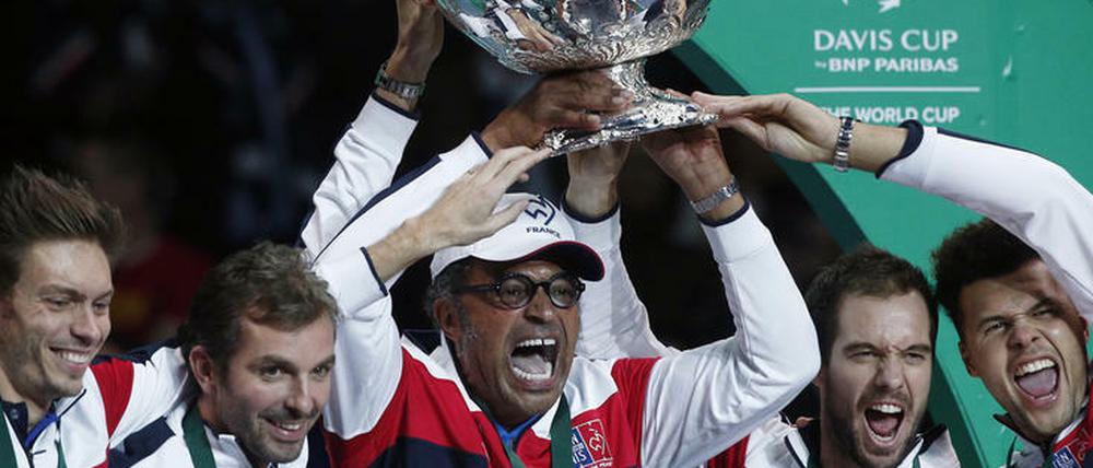 Frankreich zwischen Jubel und Wut. 2017 gewann das Team um Kapitän Yannick Noah (Bildmitte) den Davis Cup. Dass der Modus nun so verändert, passt aber gerade französischen Spielern überhaupt nicht.