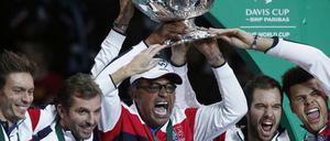 Frankreich zwischen Jubel und Wut. 2017 gewann das Team um Kapitän Yannick Noah (Bildmitte) den Davis Cup. Dass der Modus nun so verändert, passt aber gerade französischen Spielern überhaupt nicht.