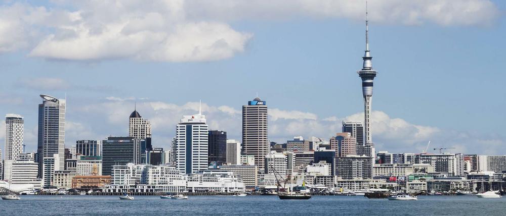 Skyline der Wirtschaftsmetropole Auckland im Norden der Nordinsel Neuseelands.