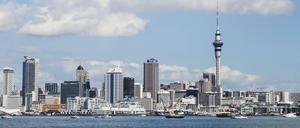Skyline der Wirtschaftsmetropole Auckland im Norden der Nordinsel Neuseelands.