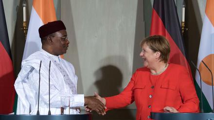 Angela Merkel empfing den Staatspräsidenten des Niger, Mahamadou Issoufou, in Meeseberg.