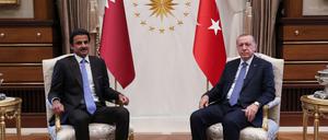 Der türkische Präsident Tayyip Erdogan empfängt das Staatsoberhaupt von Katar, Sheikh Tamim bin Hamad al-Thani in Ankara.