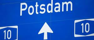 Ein Schild auf der A10 in Richtung Potsdam (Symbolbild).