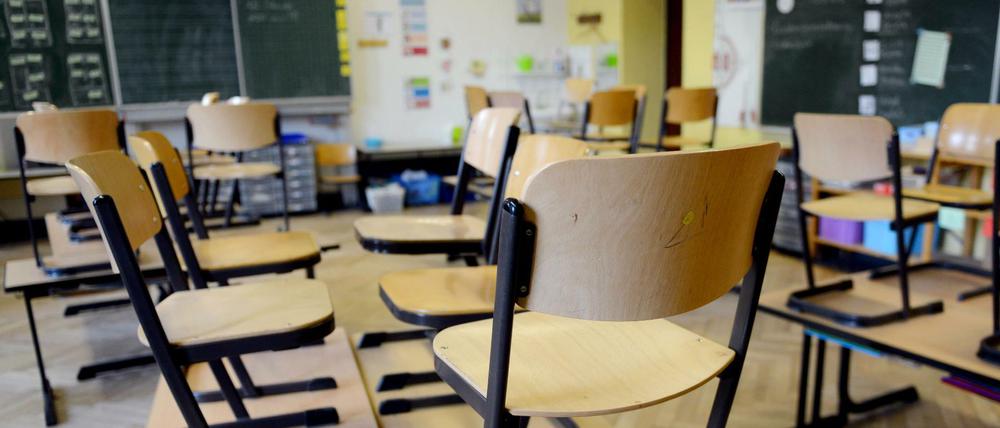 Eine Grundschule nach Unterrichtsende.