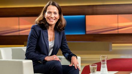 Anne Will freut sich am Sonntag um 21 Uhr 45 im Ersten auf Gäste und Zuschauer.