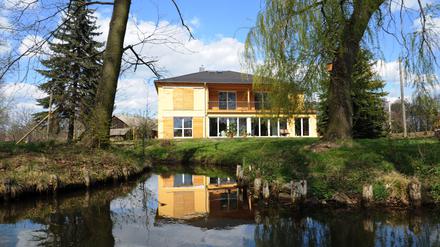 Begehrtes Objekt: Ein Haus im Grünen und am Wasser.