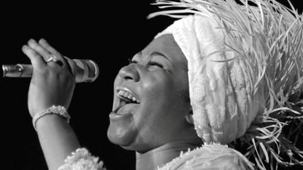 Aretha Franklin eröffnet 19969 Caesars Palace in Las Vegas. Die "Queen of Soul" ist jetzt im Alter von 76 Jahren gestorben. 