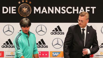 Abhängig. Das Schicksal Reinhard Grindels hängt an dem von Bundestrainer Löw.