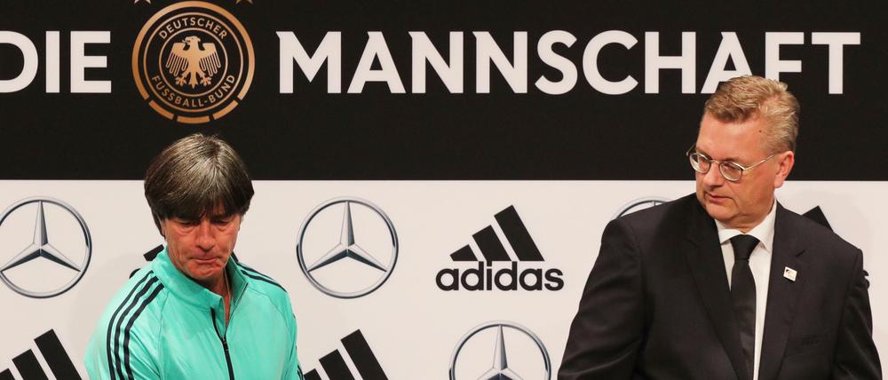 Abhängig. Das Schicksal Reinhard Grindels hängt an dem von Bundestrainer Löw.