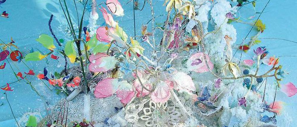 Schönheit und Spott. „Wurzelbehandlung“ heißt diese Installation aus dem Jahr 2004. 