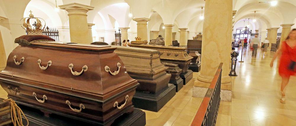 Prunkvoll ins Jenseits. 94 Särge aus fünf Jahrhunderten stehen in der Hohenzollerngruft des Berliner Doms.