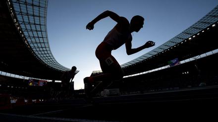 Nur für Nachtsportler: Ohne Sommerzeit hätten die Athleten bei der Leichtathletik-EM in Berlin im Dunkeln laufen müssen.