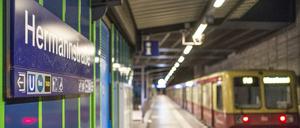 Der S-Bahnhof Hermannstrasse in Berlin Neukölln. 