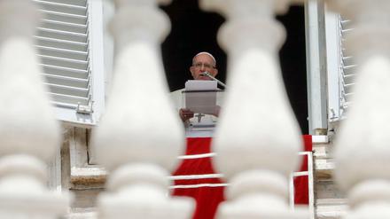 Papst Franziskus stehe an der Seite der Opfer, sagte ein Vatikansprecher.