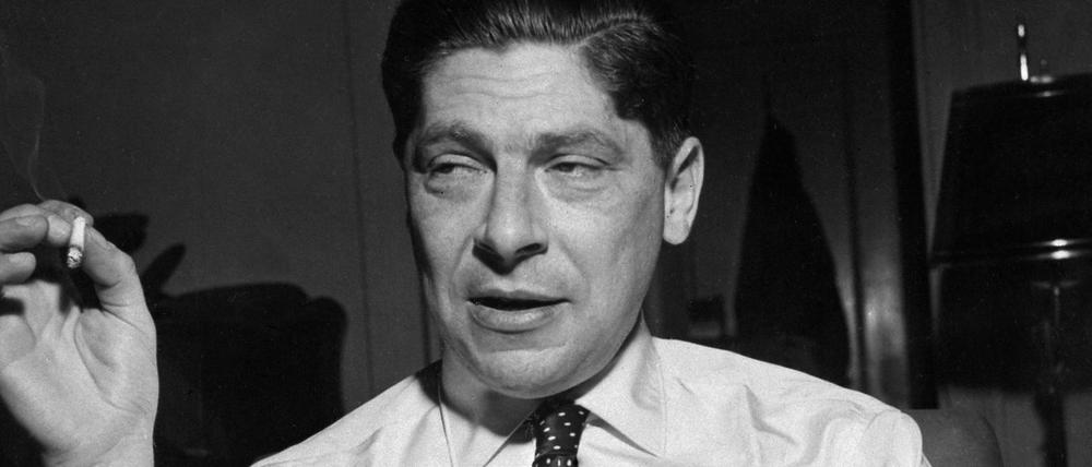 Der Ex-Kommunist. Arthur Koestler, der als Sohn eines deutsch-jüdischen Fabrikanten in Budapest geboren wurde, schrieb seinen Roman „Darkness at Noon“, der erstmals 1940 in Großbritannien erschien, auf Deutsch. 