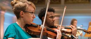 Aus aller Welt. Junge Musikerinnen und Musiker spielen bei der Southbank Sinfonia.