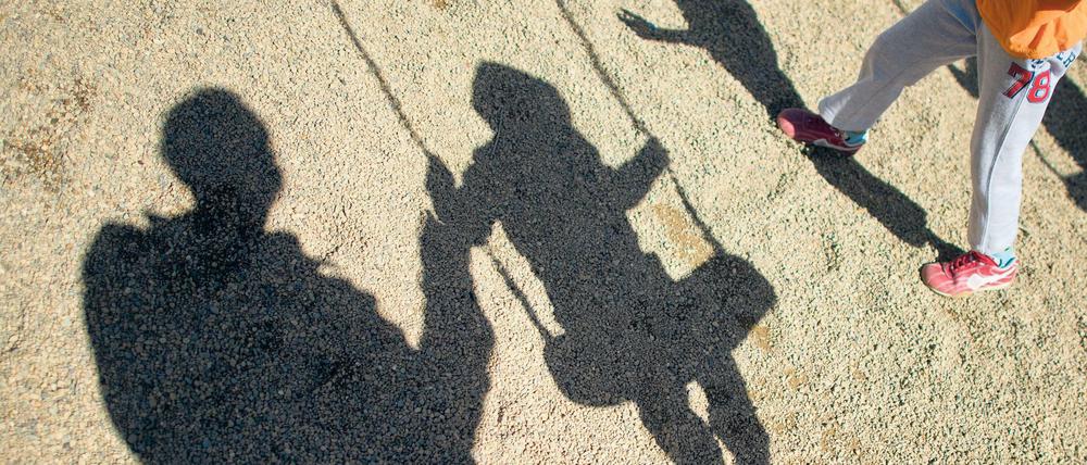Dem Erzieher wird vorgeworfen, sich im Mai und Juli zweimal an einem vierjährigen Kind vergangen zu haben.
