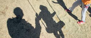 Dem Erzieher wird vorgeworfen, sich im Mai und Juli zweimal an einem vierjährigen Kind vergangen zu haben. 