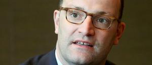 Jens Spahn war 2012 selbst Teil des Young-Leader-Programms der Atlantik-Brücke. Am Mittwoch hielt er eine Rede vor Teilnehmern des aktuellen Jahrgangs in Schloss Neuhardenburg, Brandenburg. 
