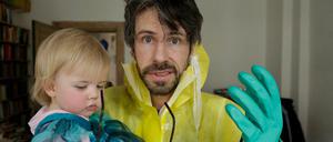 Filmemacher David Sieveking mit seiner Tochter Zaria.