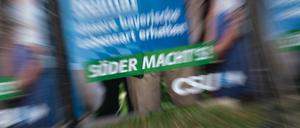 Wahlplakate der CSU mit Bayerns Ministerpräsident Markus Söder und dem Slogan "Söder macht's"