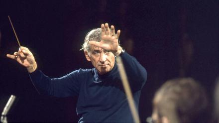 Dirigent, Pianist, Lehrer und Komponist. Kaum ein Musiker war so vielseitig und beliebt wie Leonard Bernstein. 